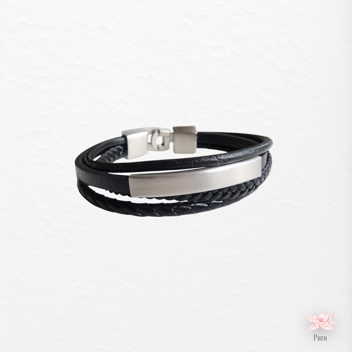 Pulseira Multicamadas em Couro e Detalhes Prateados