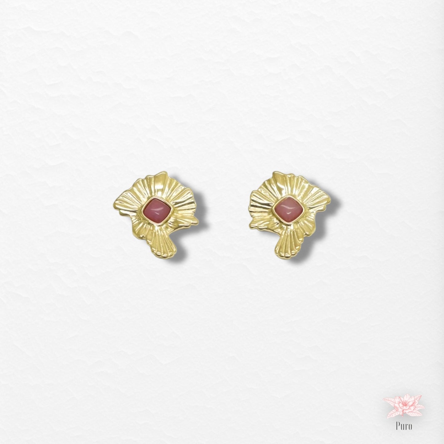 Brincos Florais Dourados com Detalhe de Cor