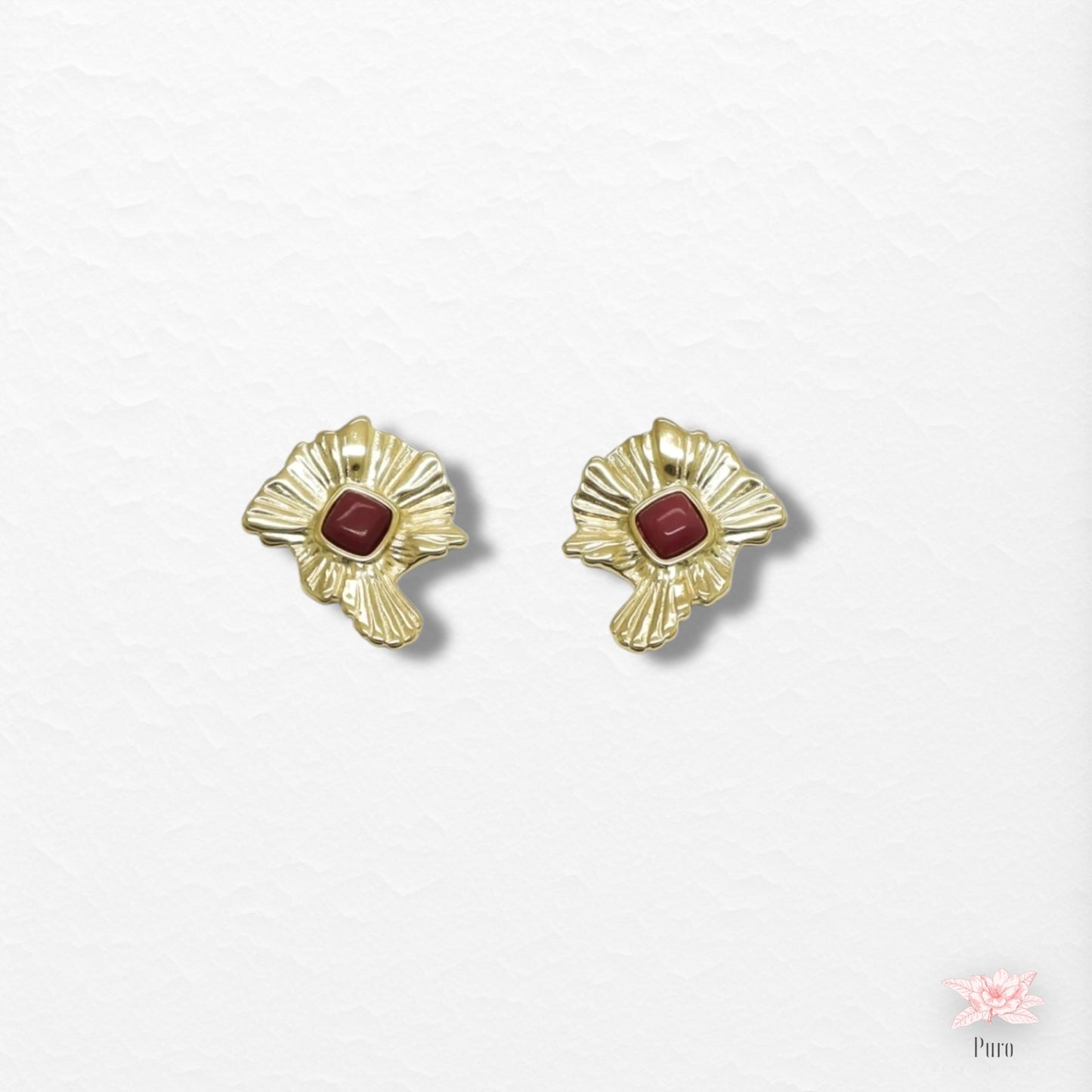 Brincos Florais Dourados com Detalhe de Cor