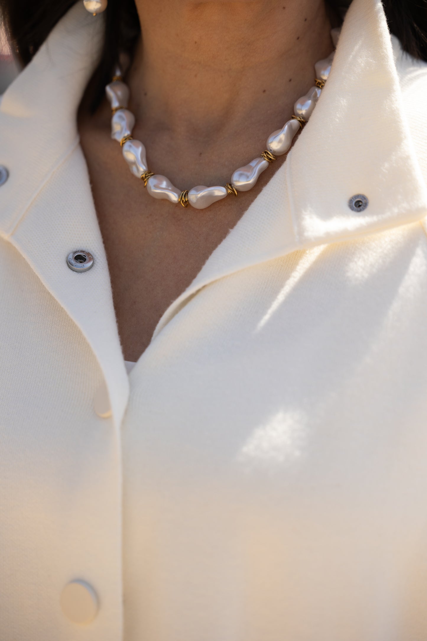 Colar Pérolas Com Detalhes Em Aço Inoxidável