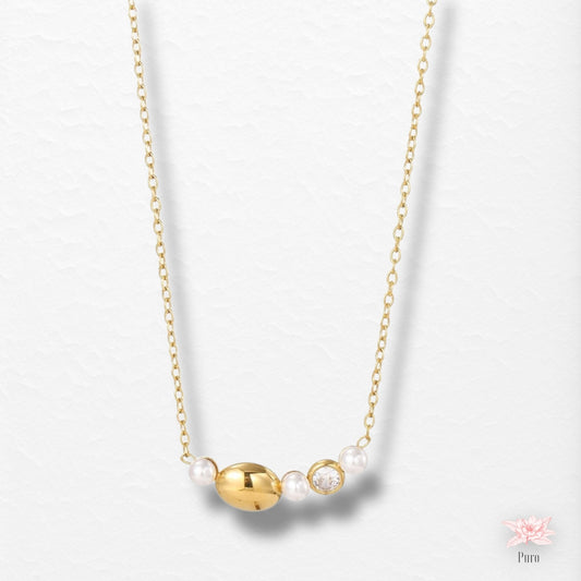 Colar Corrente Fina de Pérolas E Detalhes Em Dourado