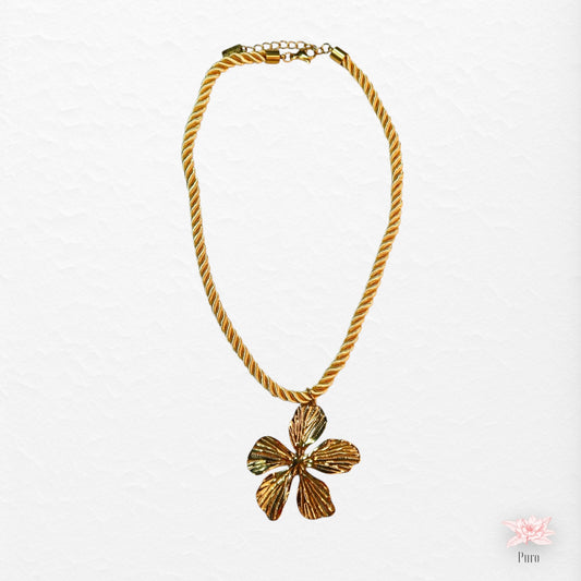 Colar Flor Dourada em Corda